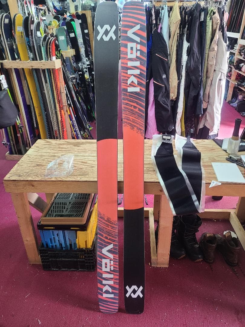 191 VOLKL REVOLT 121 + KINGPIN 13 + シール