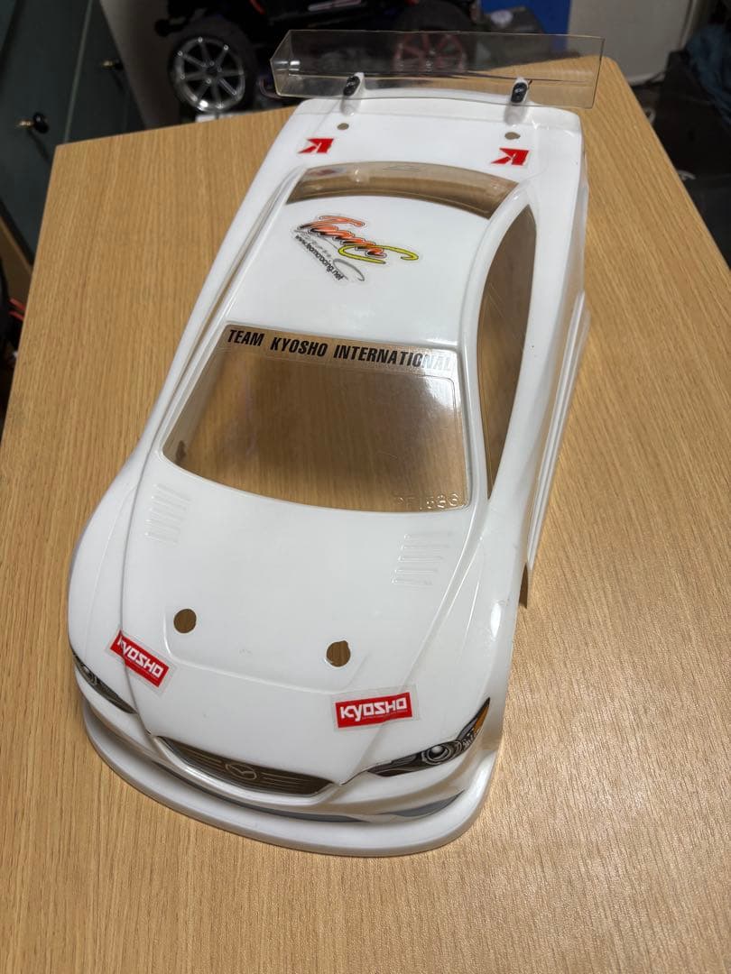 t*8様 京商FW05 エンジンラジコン