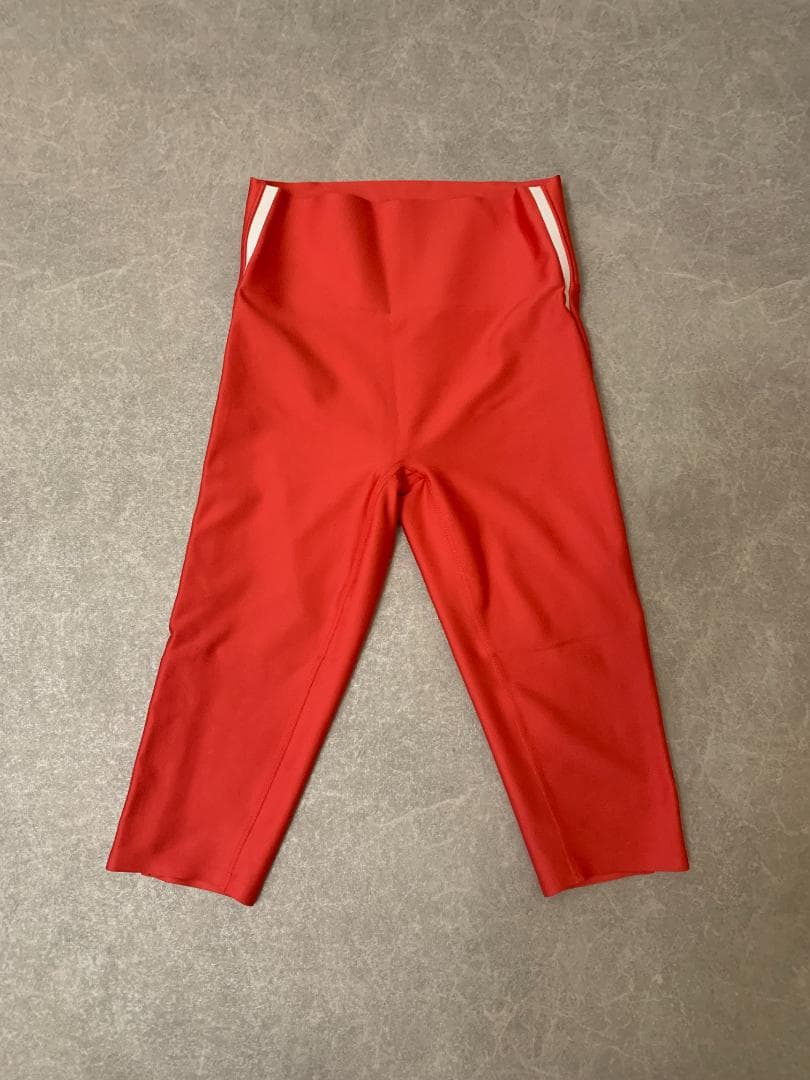 alo YOGA AIRLIFT SUPER SLEEK カプリ+ブラ