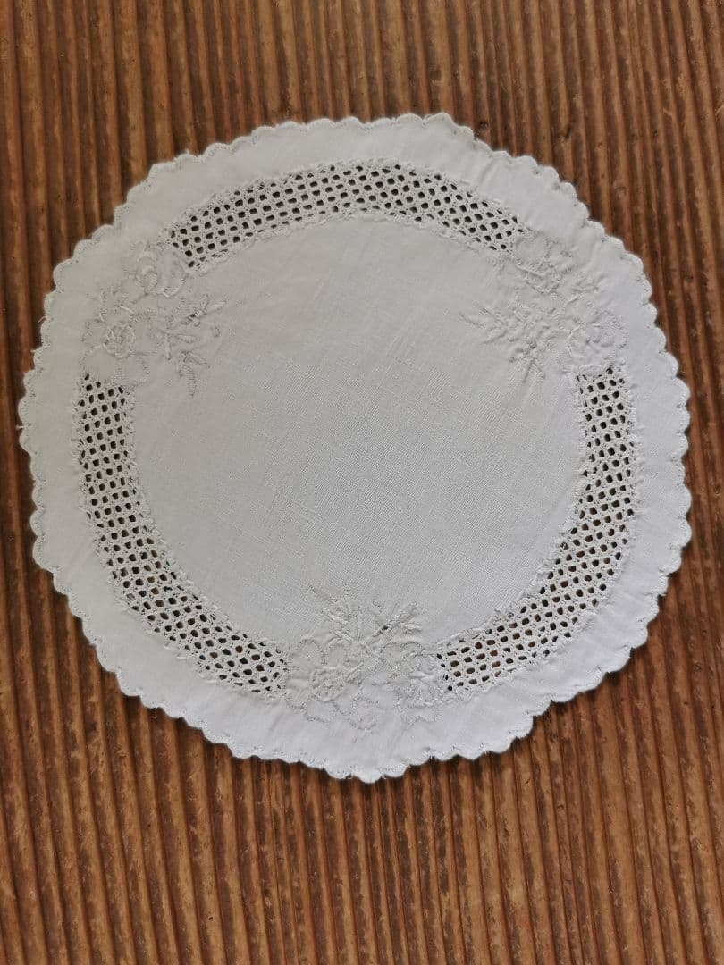 アンティーク桜刺繍ドイリー シュバルム透かしローズステッチ マディラ刺繍レースα