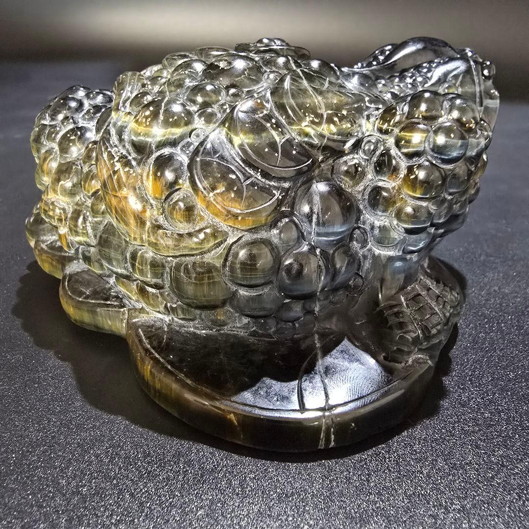 V3　青虎目石の三本足の蛙　ブルータイガーアイ　銭蛙　珍品　天然石