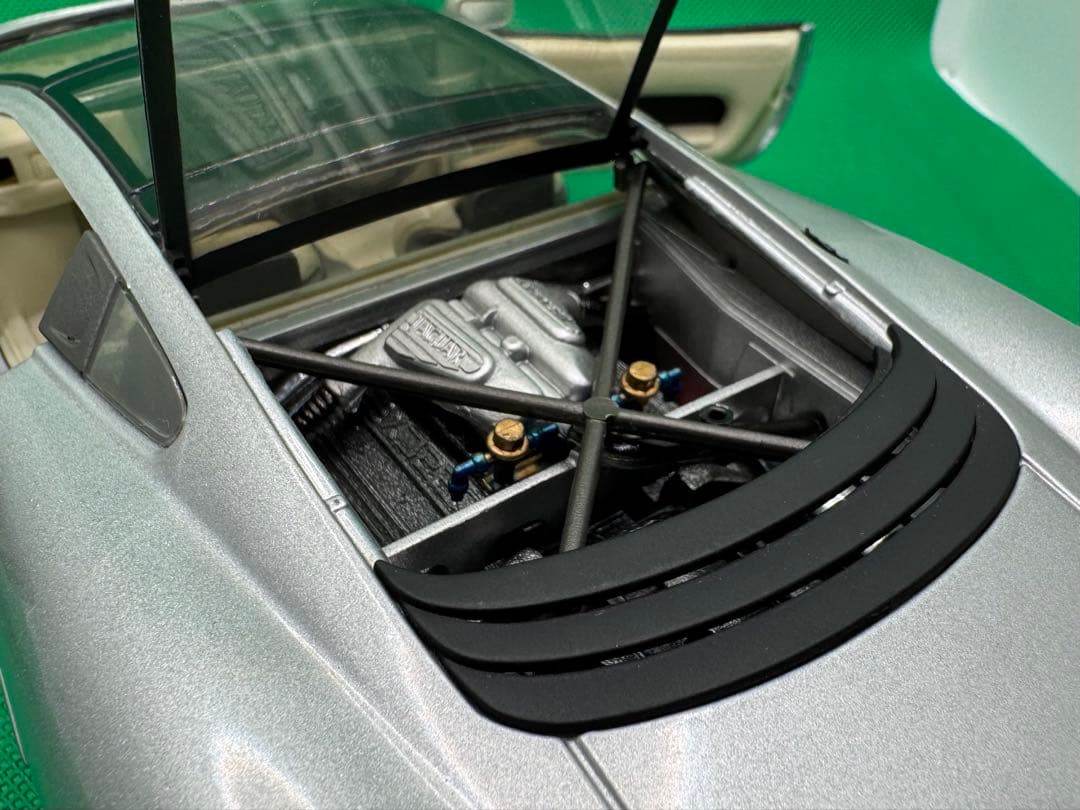 Jaguar XJ220 シルバー 1/18スケール