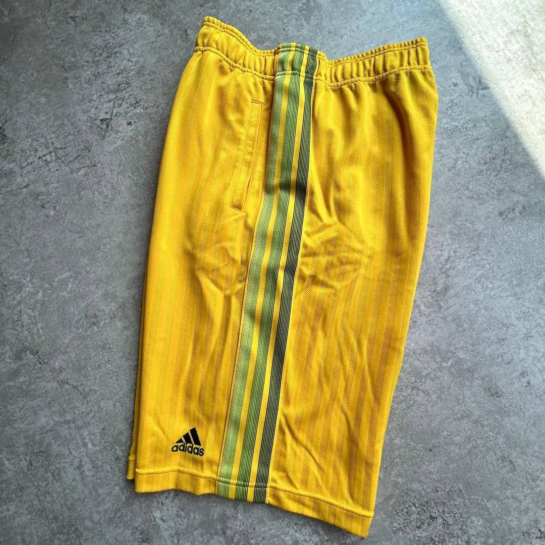 アディダス 爽やか セットアップ ジャケット ハーフパンツ 万国旗タグ