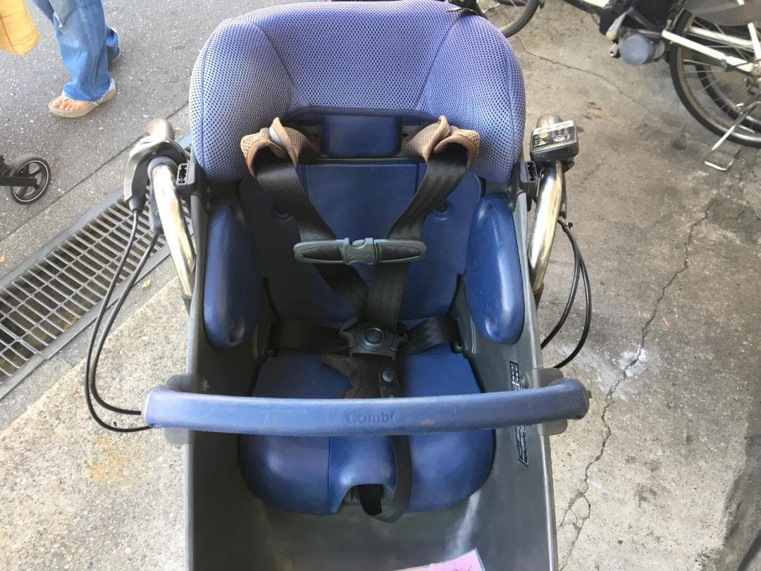 地域限定送料無料　ギュットミニ　三人乗り　8,9AH　黒　神戸市　電動自転車