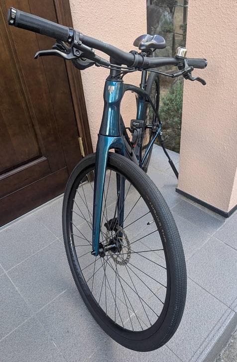 クロスバイク ダークブルー 700C　（TREK FX 4 Carbon）