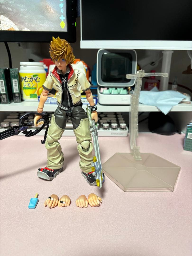 希少 キングダムハーツPLAY ARTS改 ロクサス フィギュア 訳あり