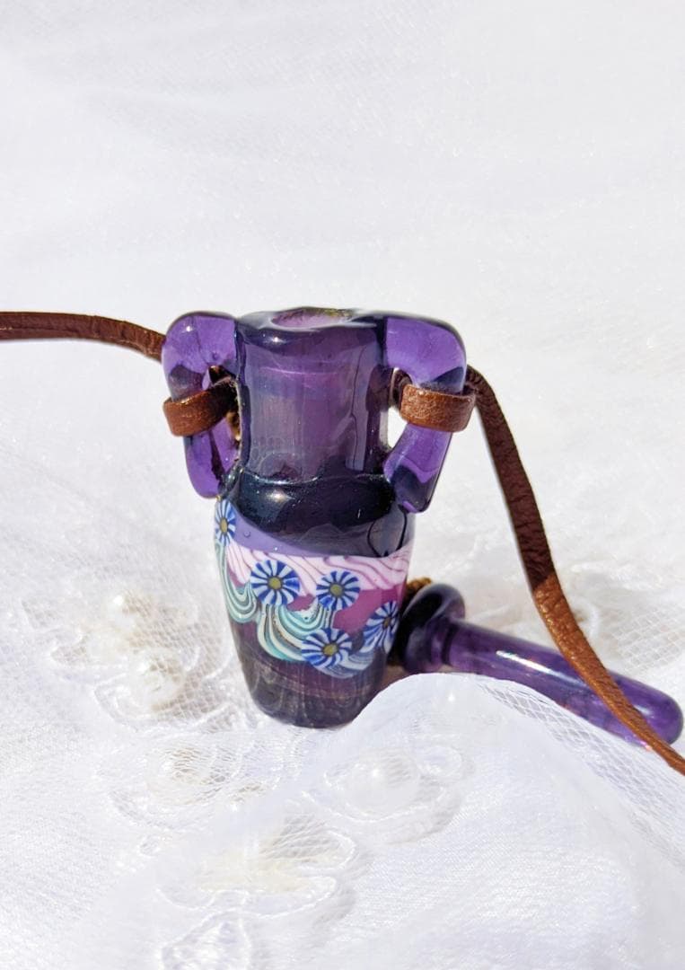 吉田正子トンボ玉（貳拾捌）　「瓶型」皮ひもネックレス　ガラス玉に込めた日本画