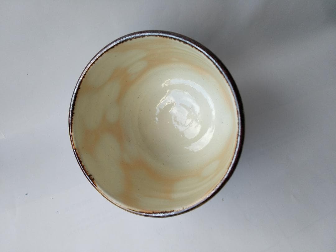 一三窯 北風一三 紅梅茶碗 共箱 栞 茶道具 抹茶碗 新品 未使用 です。