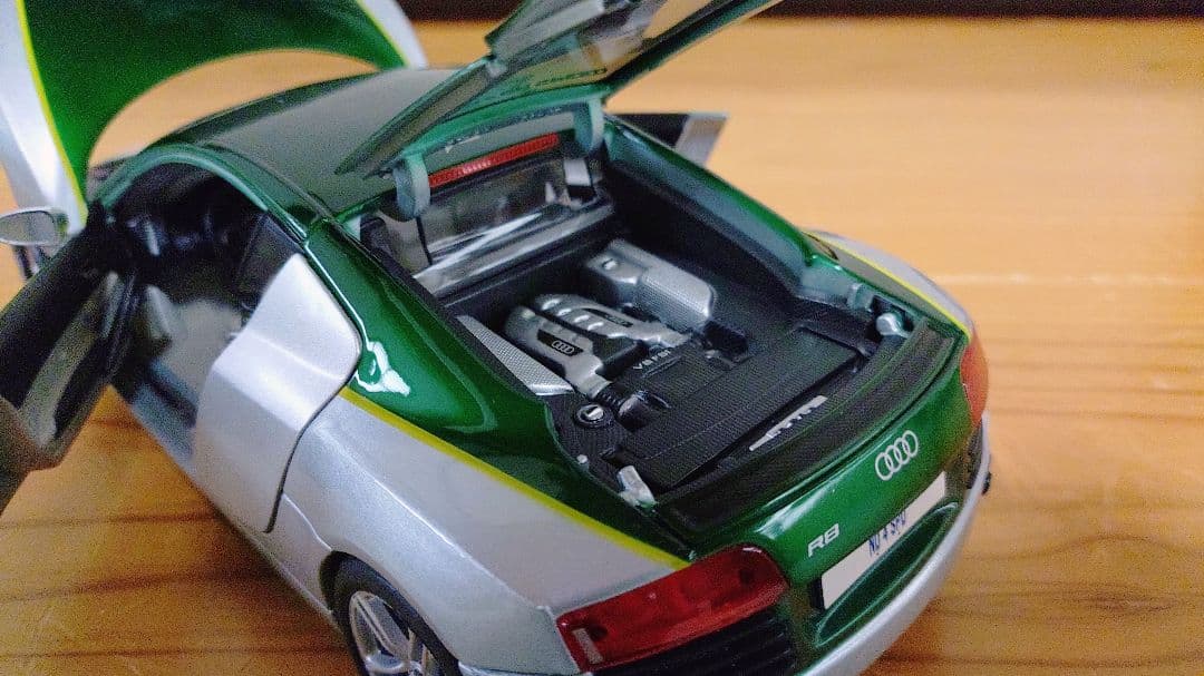 1/18　ミニカー　マイスト　アウディ　R8　V8　ニードフォースピード　ルマン