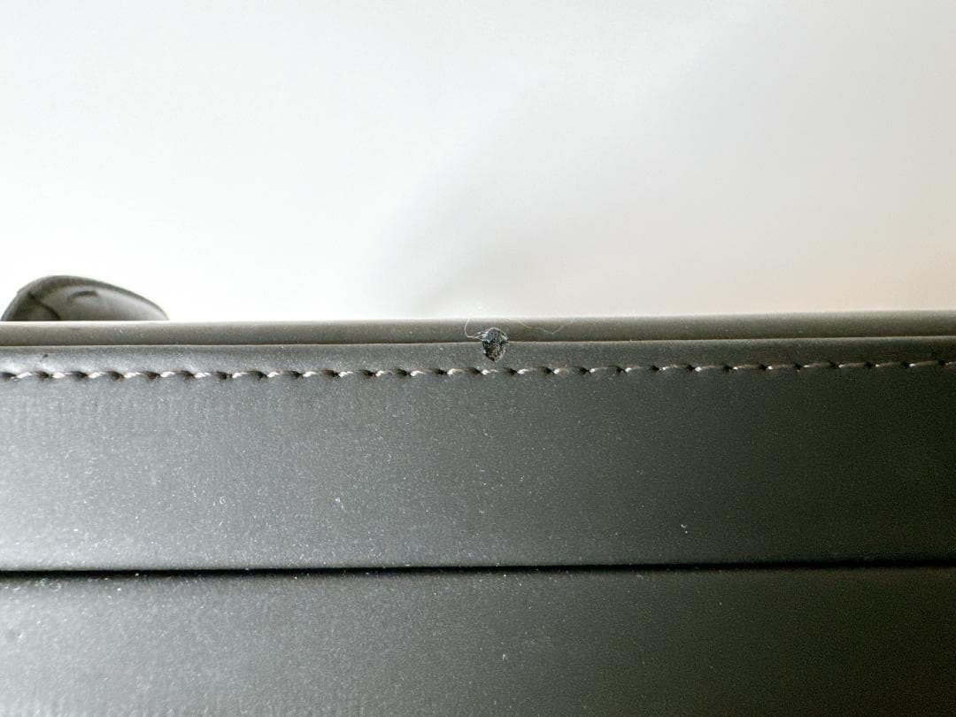 レザーアタッシュケース　丸井で購入・縁と取っ手に傷があります