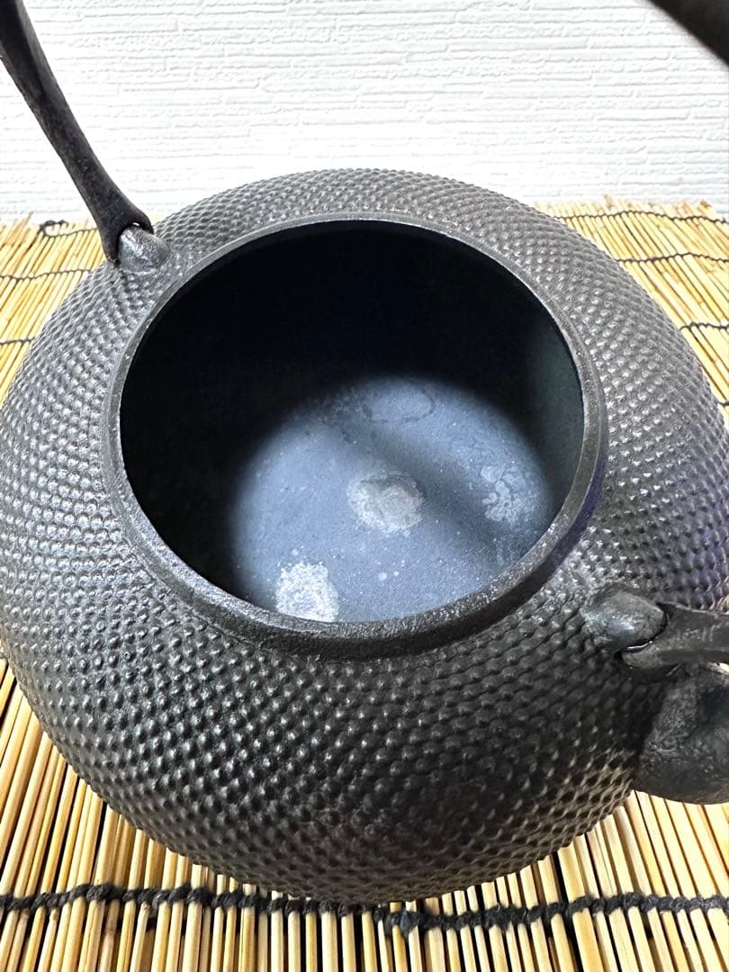 未使用品、タグ付　南部虎山工房前田知行造　１２型　南部鉄瓶　南部鉄器　鉄瓶
