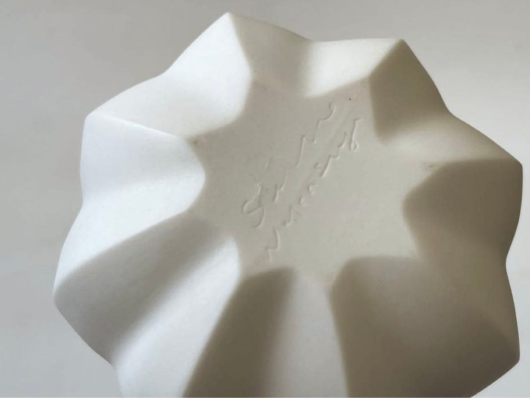 陶芸家　作家物　人気作家　若杉聖子　白磁　一輪挿し　花入　花瓶　共箱