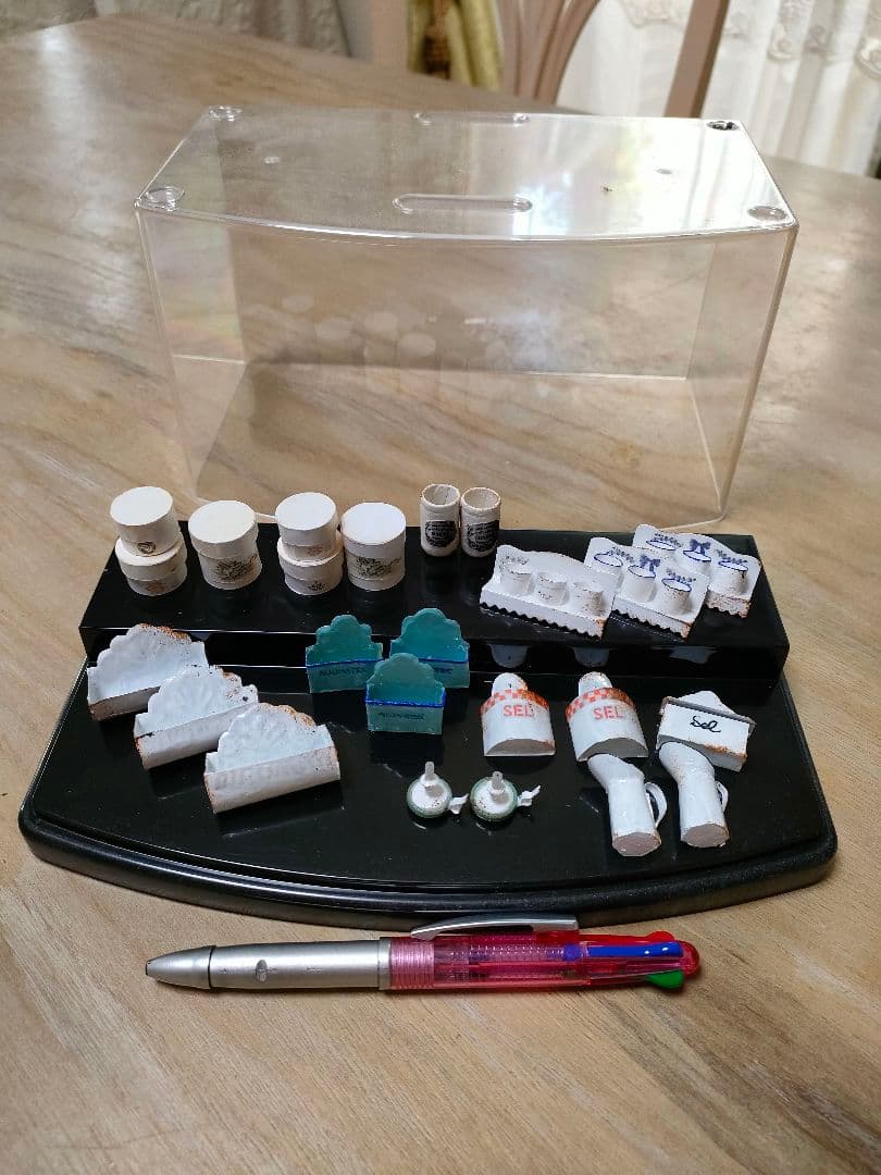 ミニチュアドールハウス　アンティーク風小物