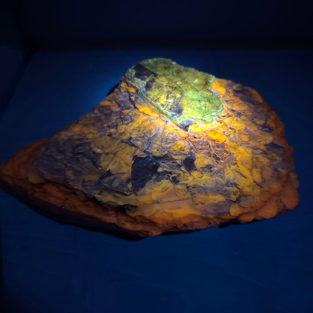 然別オパール 北海道石 蛍光オパール約3200ｇ