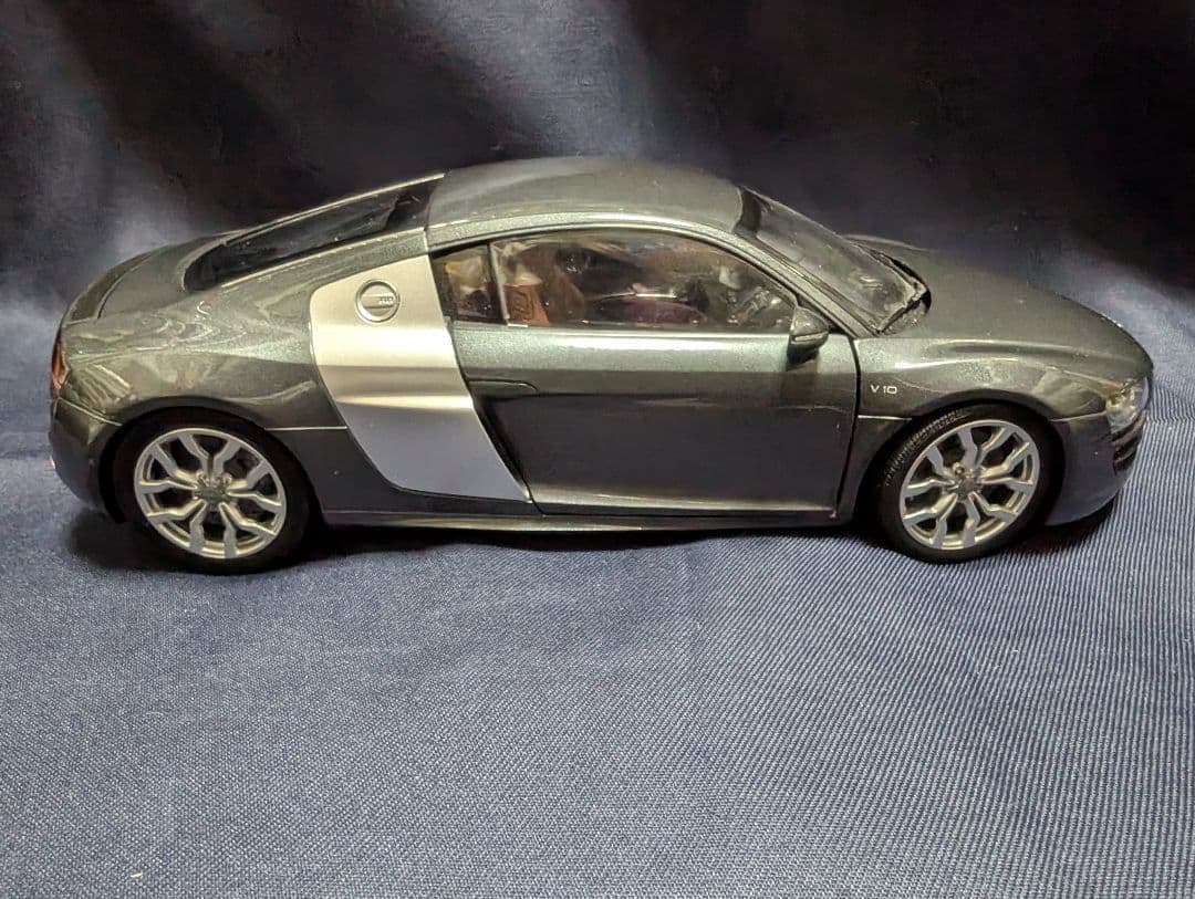 京商　1/18 Audi R8 5.2 FSI quattro 難有り