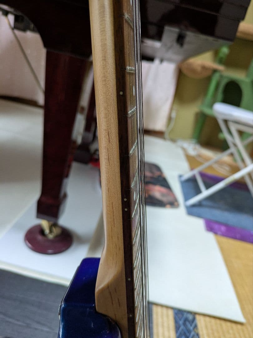 フォトジェニック　ブルー　エレキギター　ストラトキャスタータイプ