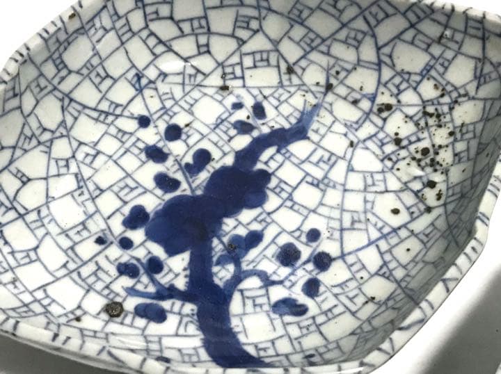 骨董　アンティーク　古伊万里　染付　氷裂　氷割　梅図　菱形変形皿　向付