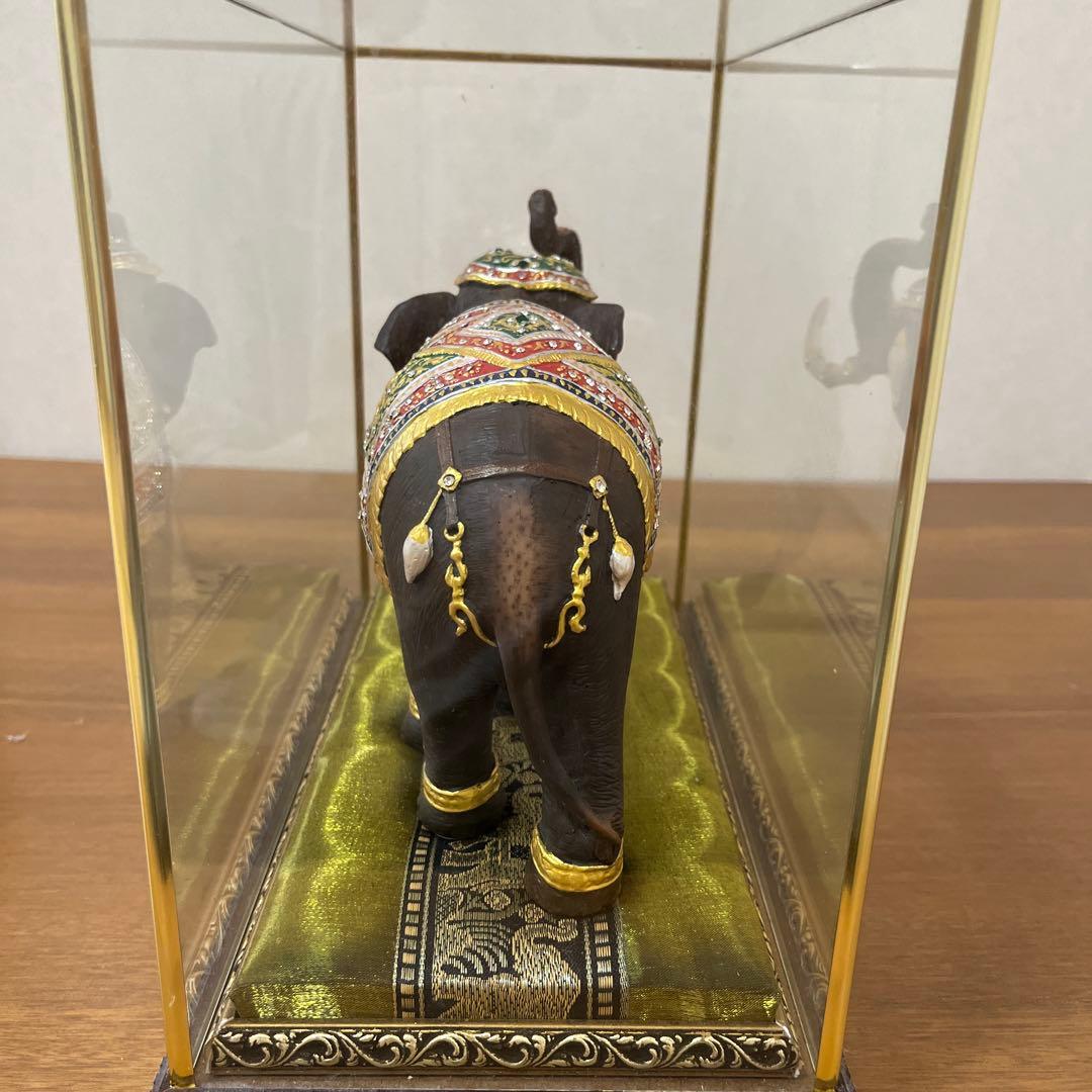 タイ　象の彫刻（ケース付き）