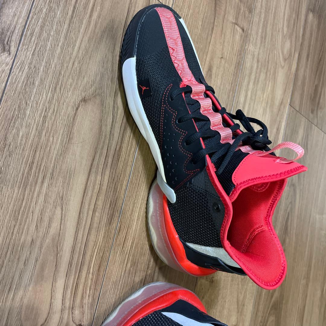 バスケットボールシューズ 黒/赤ジョーダン