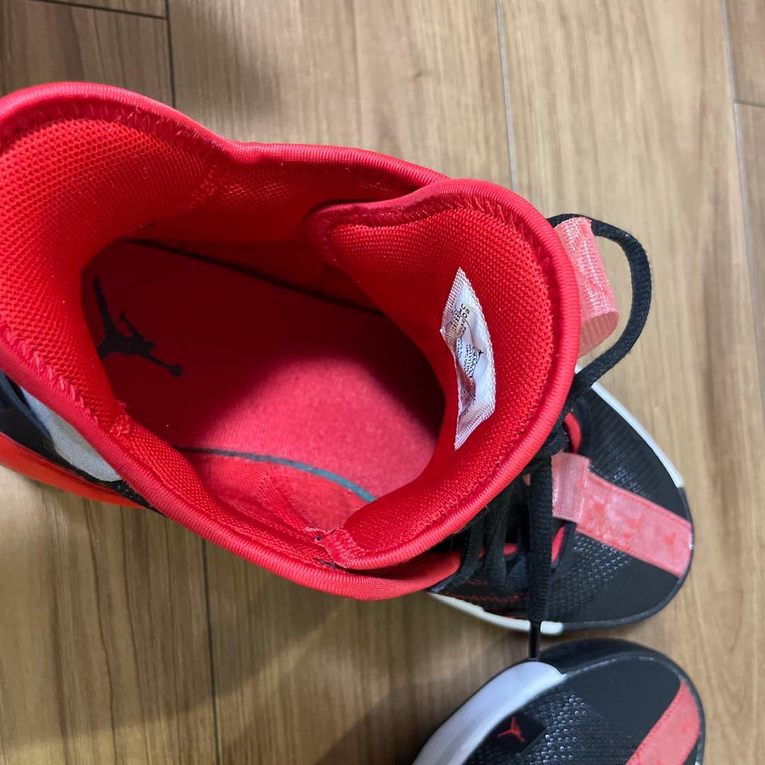 バスケットボールシューズ 黒/赤ジョーダン