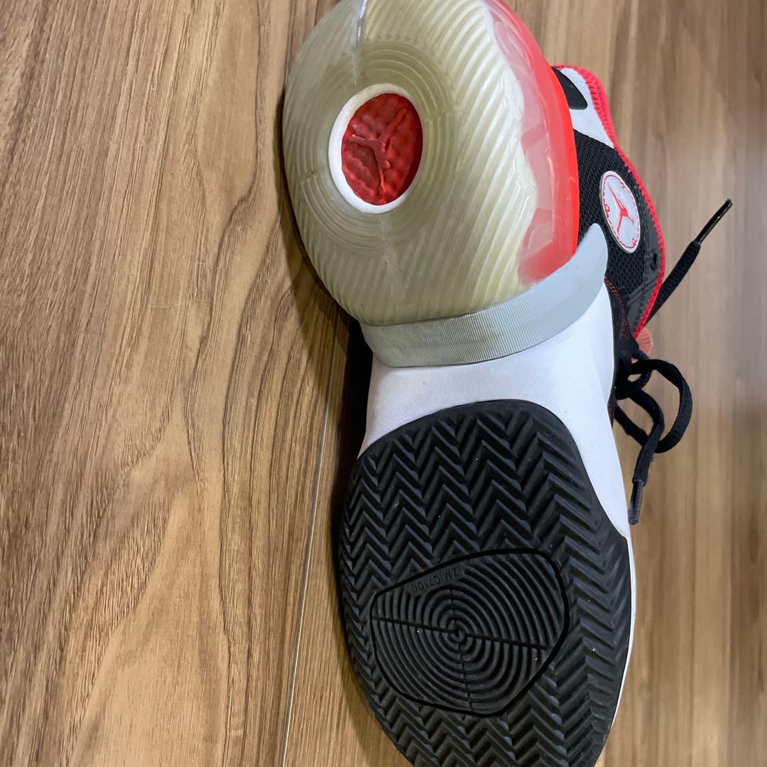 バスケットボールシューズ 黒/赤ジョーダン