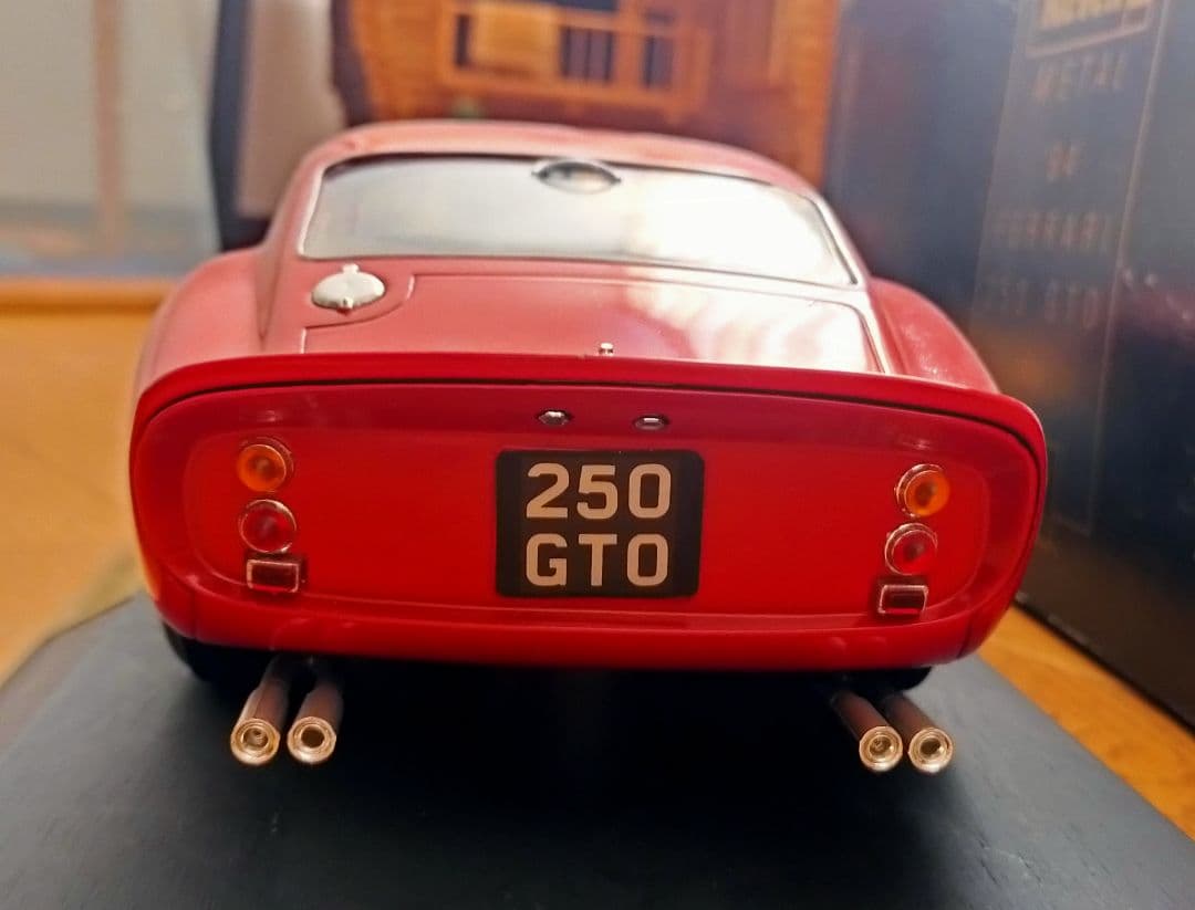 ミニカー Revell Ferrari 250 GTO 1/12