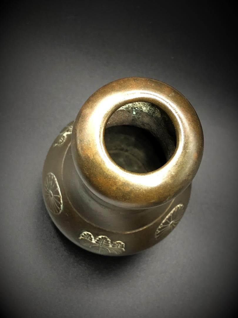 【 皇室献上茶道具 】 杓立　十六弁八重表菊・五七桐文　高肉手彫り