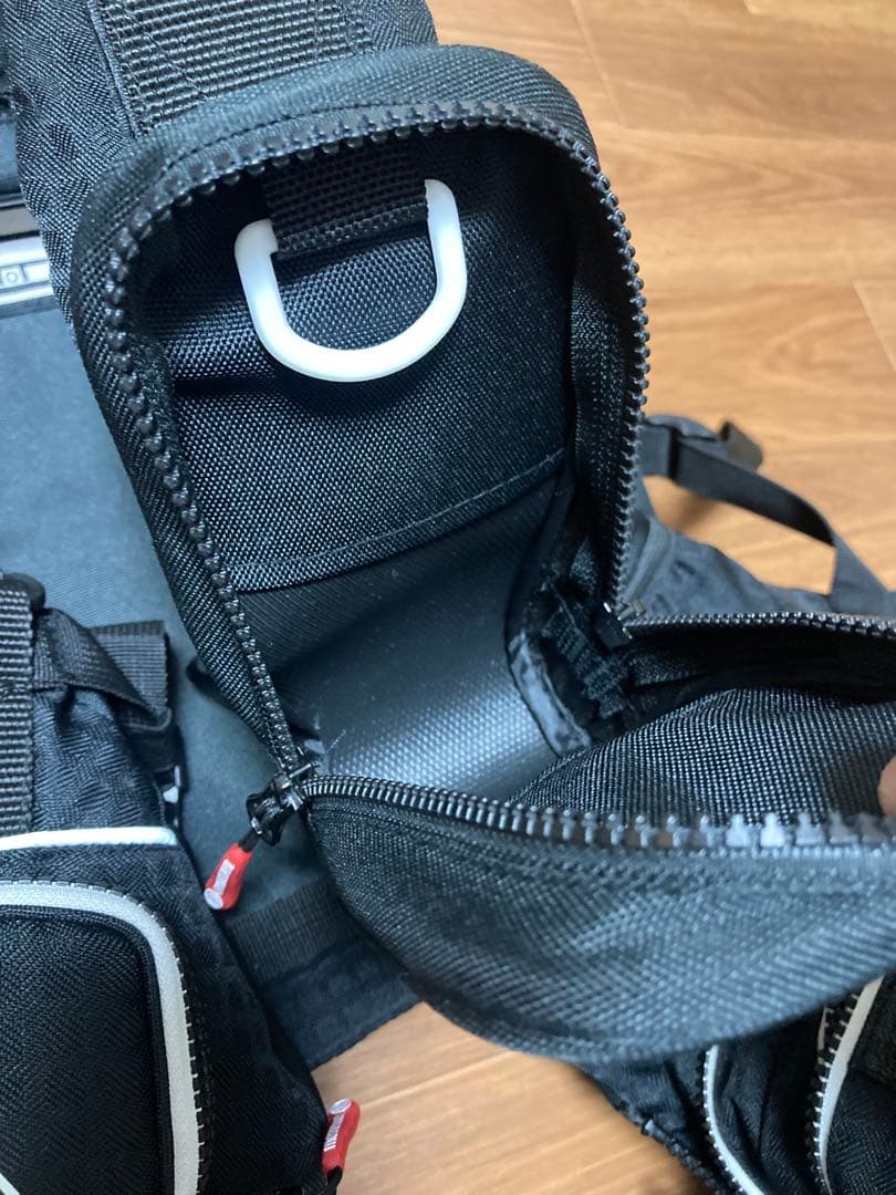 MAZUME EXTRACOMPLEXブラックライフジャケットロッドホルダー付き