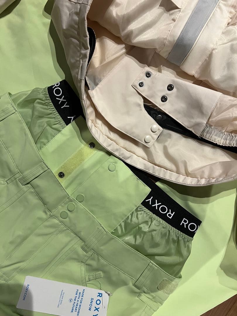 今月だけの出品‼︎新品タグ付き‼︎ロキシーウエア⭐︎上下Lサイズセット