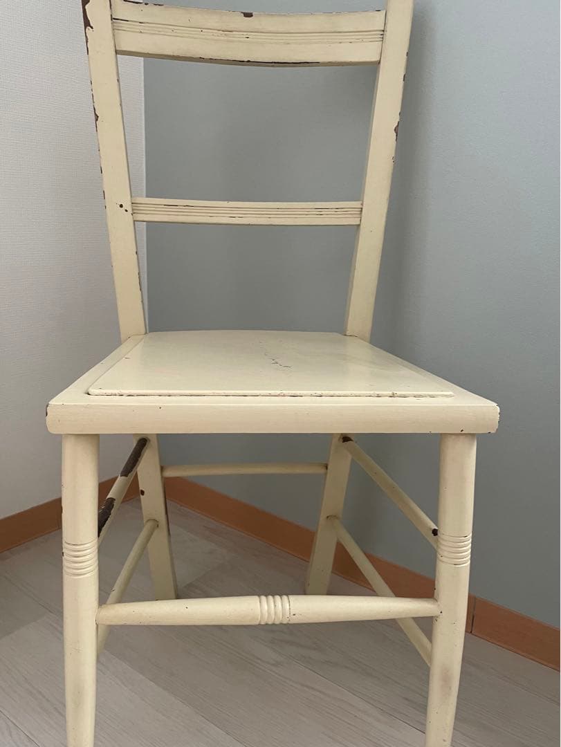 フランスアンティークチェア　クリームホワイト　ベッドサイドテーブル　100年以上