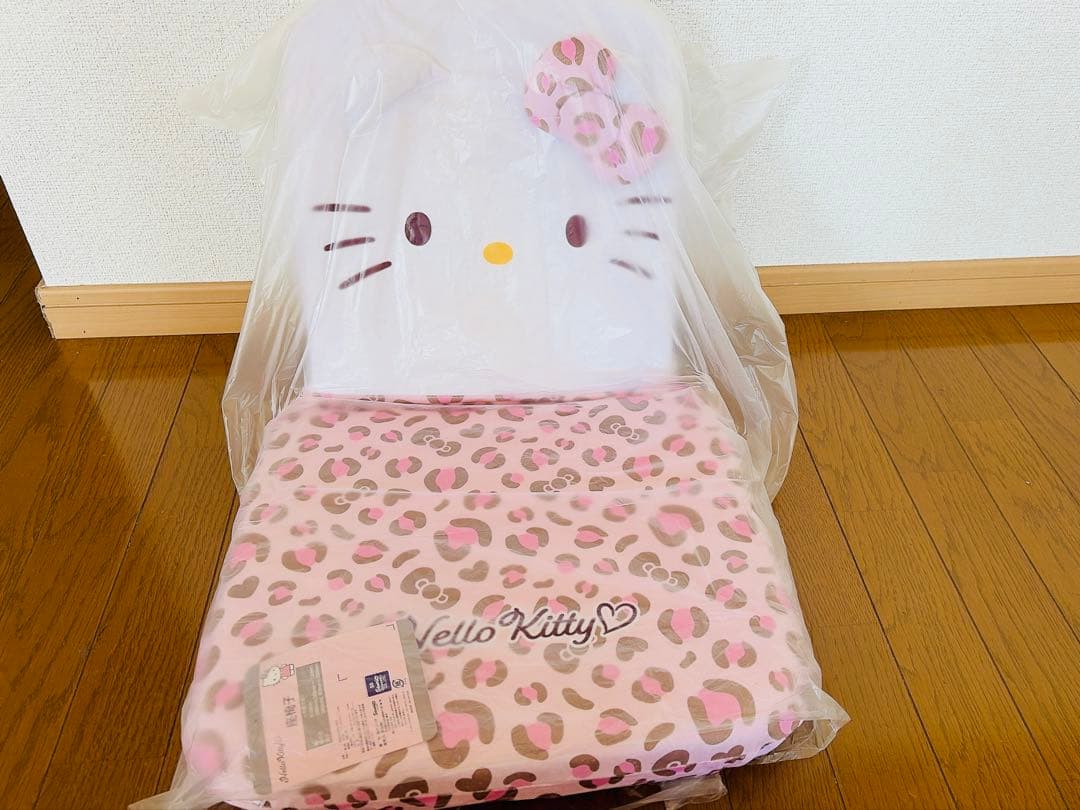 【新品】Hello Kitty レオパード柄座椅子　ピンク