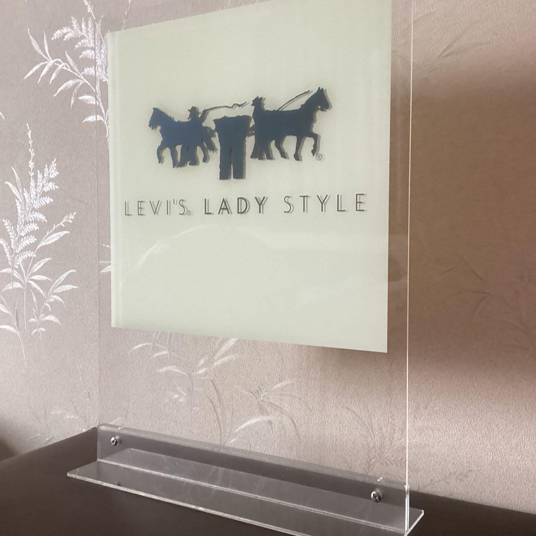 リーバイス　看板