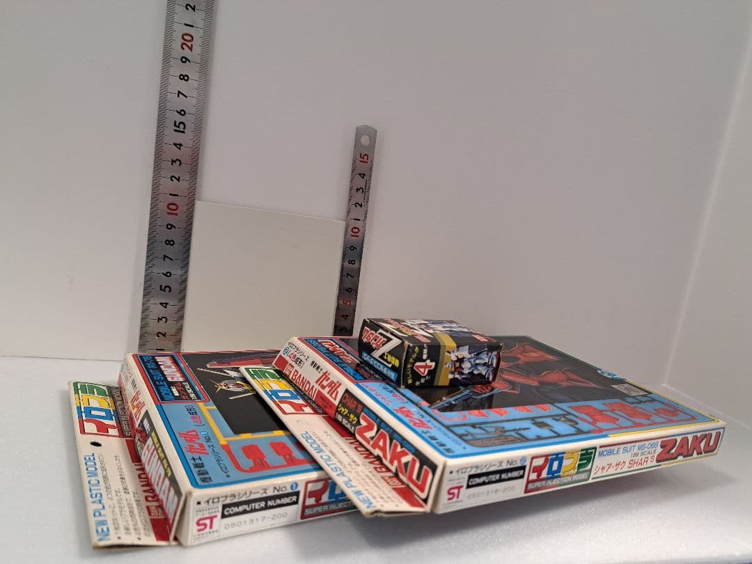 バンダイ「イロプラ」4色成形シリーズ2種まとめ売り