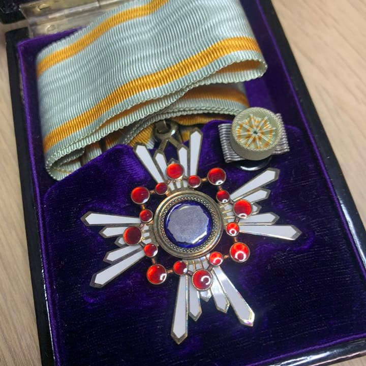 国宝級！激レア 満州国 勲三位 瑞宝章 略綬 共箱付 中国中
