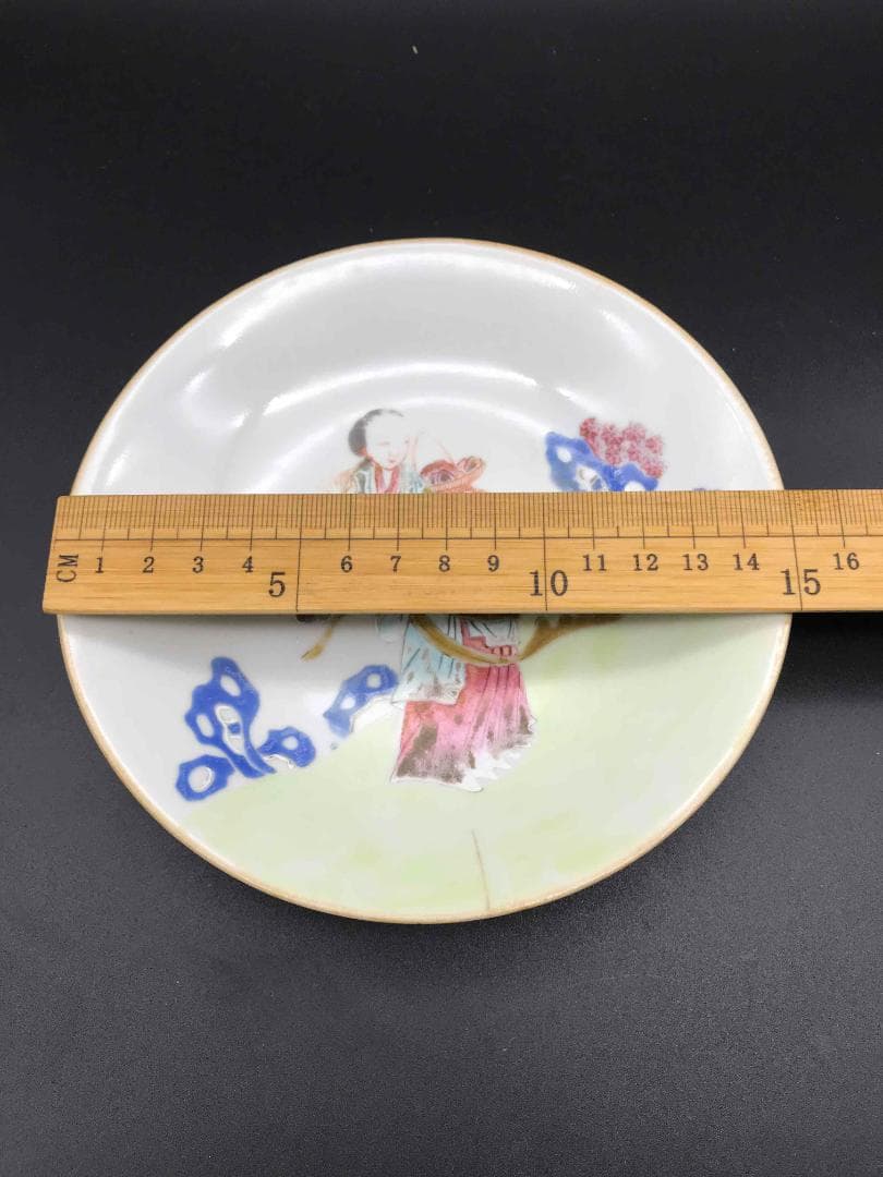 中国古玩　清乾隆時代　大清乾隆年製　在銘　粉彩人物物語紋盤　皿　唐物(A-２)