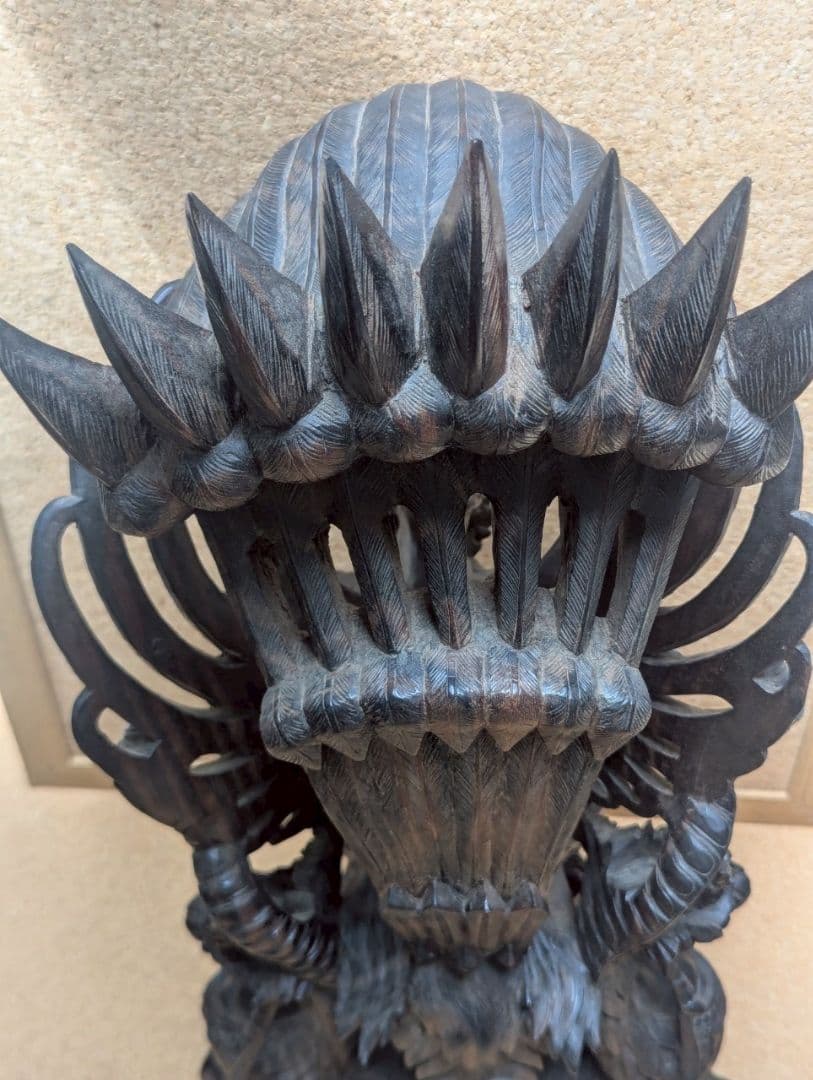 霊鳥ガルーダに乗るヴィシュヌ神　木製彫刻