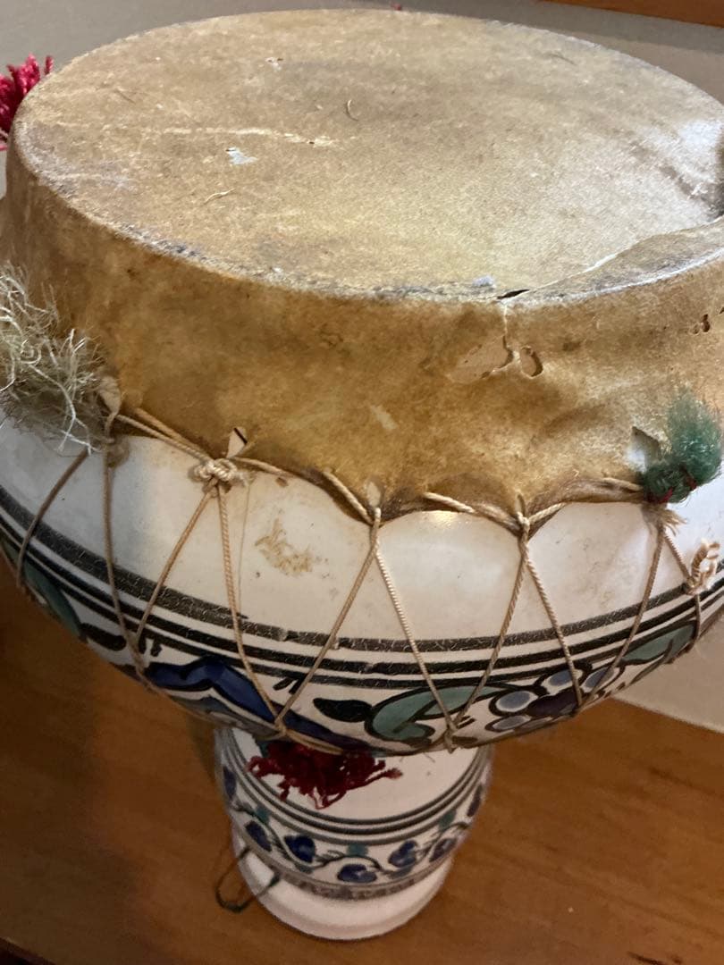 伝統的な陶器製楽器　ダルブッカ