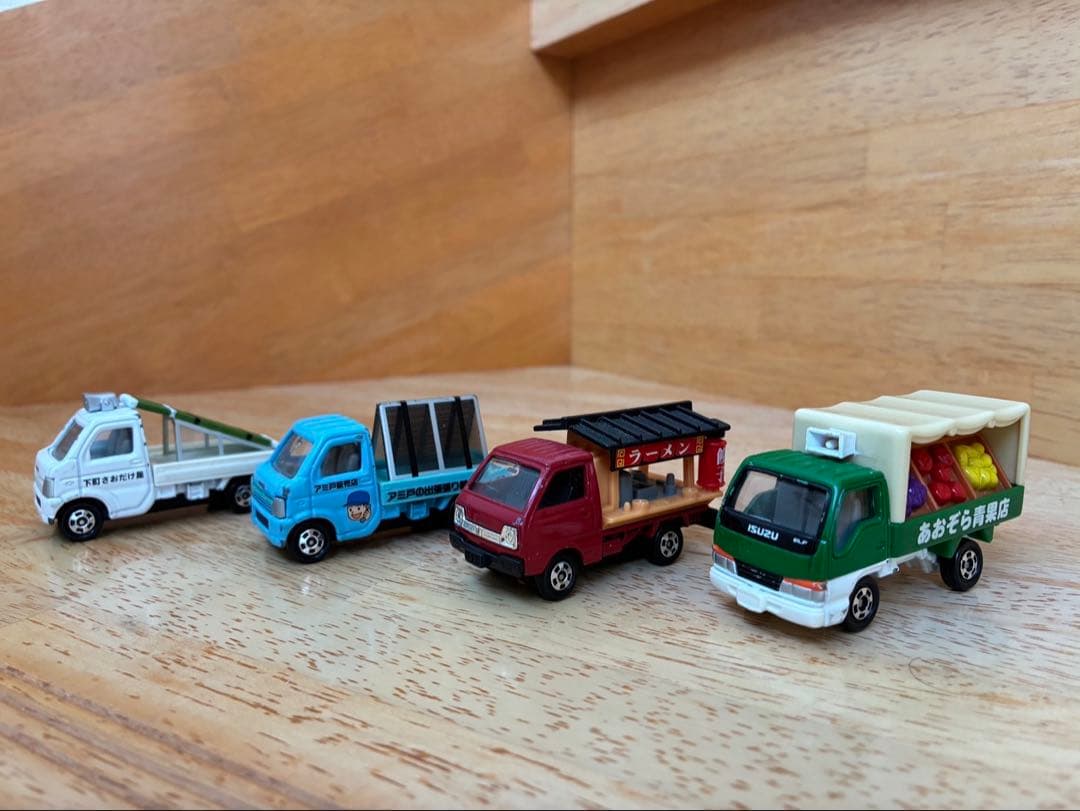 トミカミニカー どこか懐かしい街で見かけるくるまセット外箱あり タカラトミー