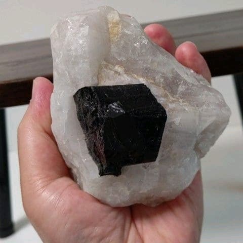 鉱物コレクション　鉄電気石（ショール）