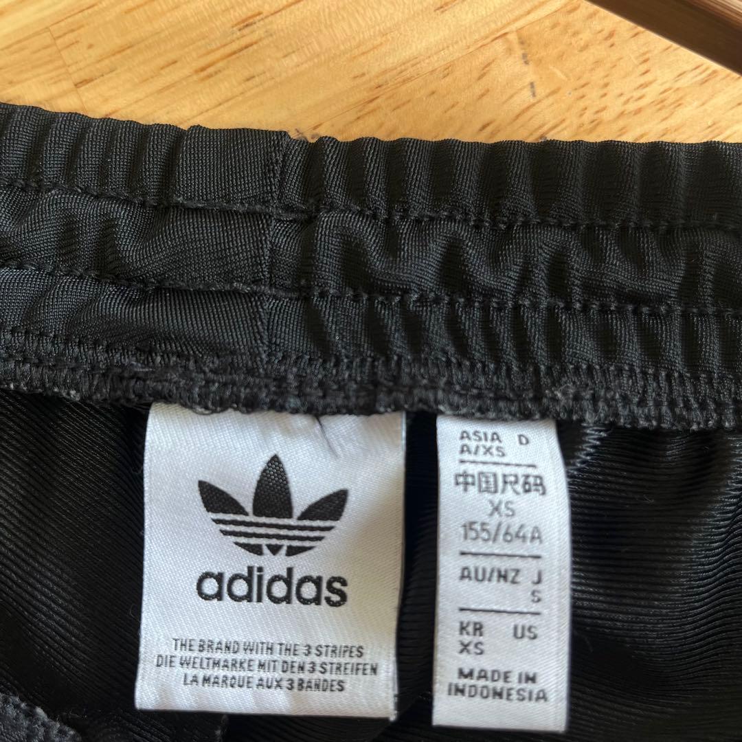 adidas ブラック ジャージパンツ ストライプ