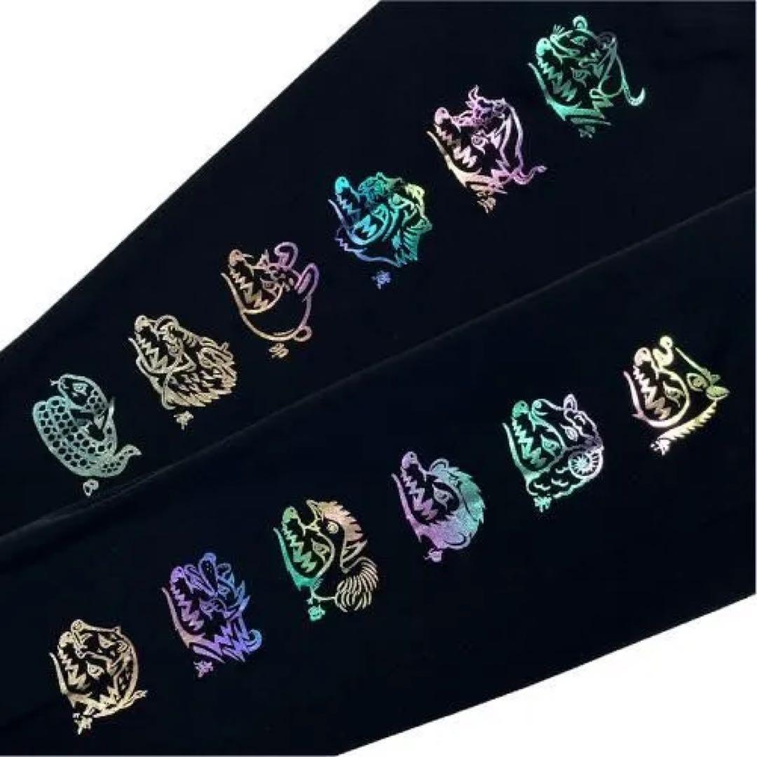 マンウィズアミッション　Too many ゴッツ ロンT（ブラック×ホログラム）