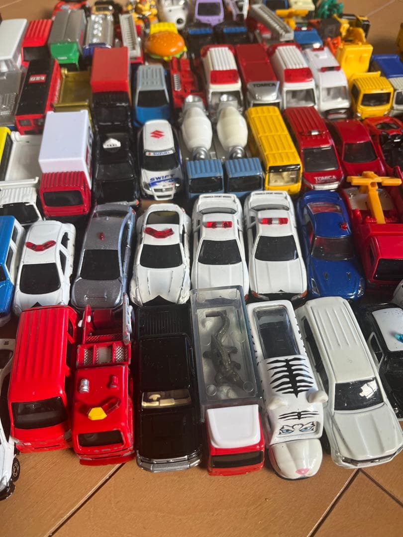 トミカ　ジャンク品120台まとめ売り　キャリアカー　警察車両　消防車両など