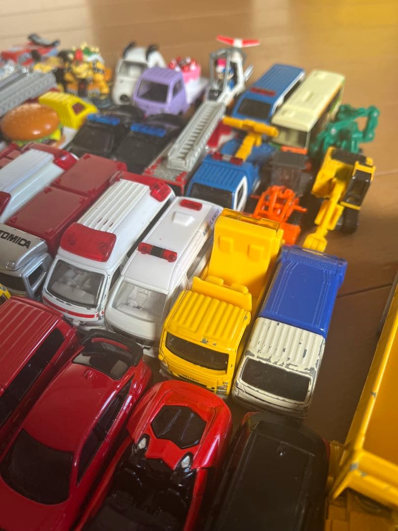 トミカ　ジャンク品120台まとめ売り　キャリアカー　警察車両　消防車両など