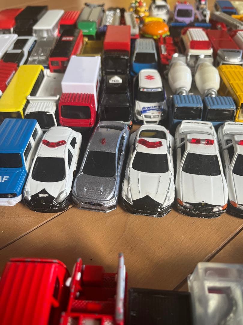 トミカ　ジャンク品120台まとめ売り　キャリアカー　警察車両　消防車両など