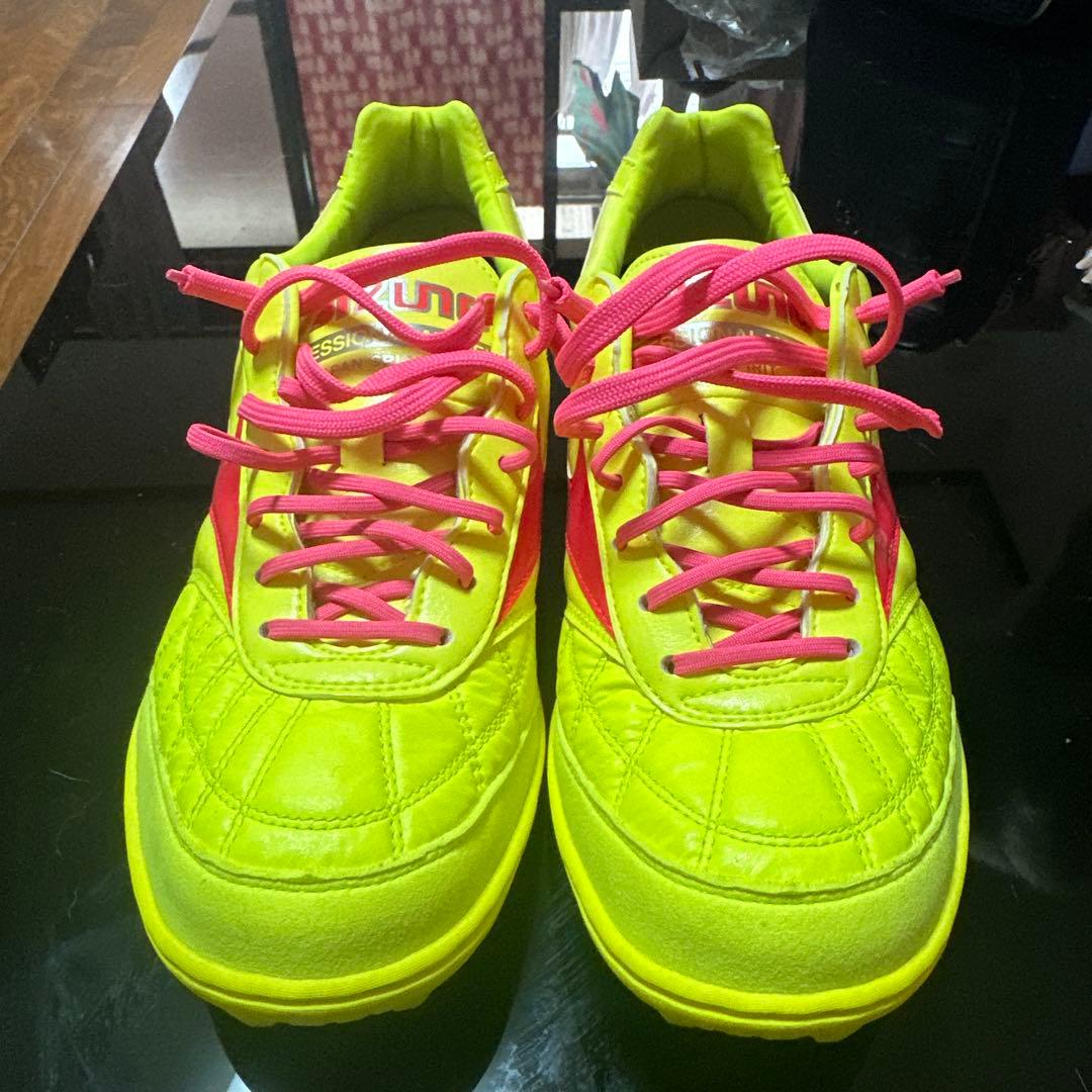 Mizuno Morelia 蛍光イエロー/ピンク