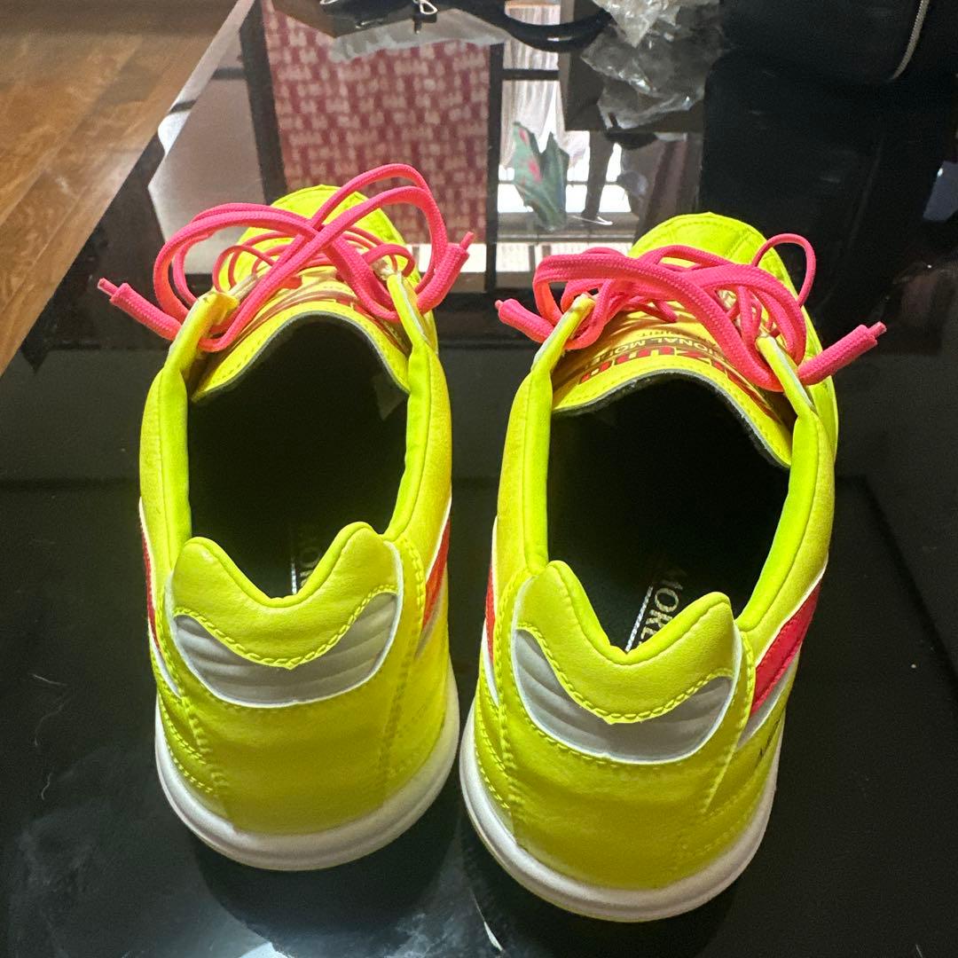 Mizuno Morelia 蛍光イエロー/ピンク