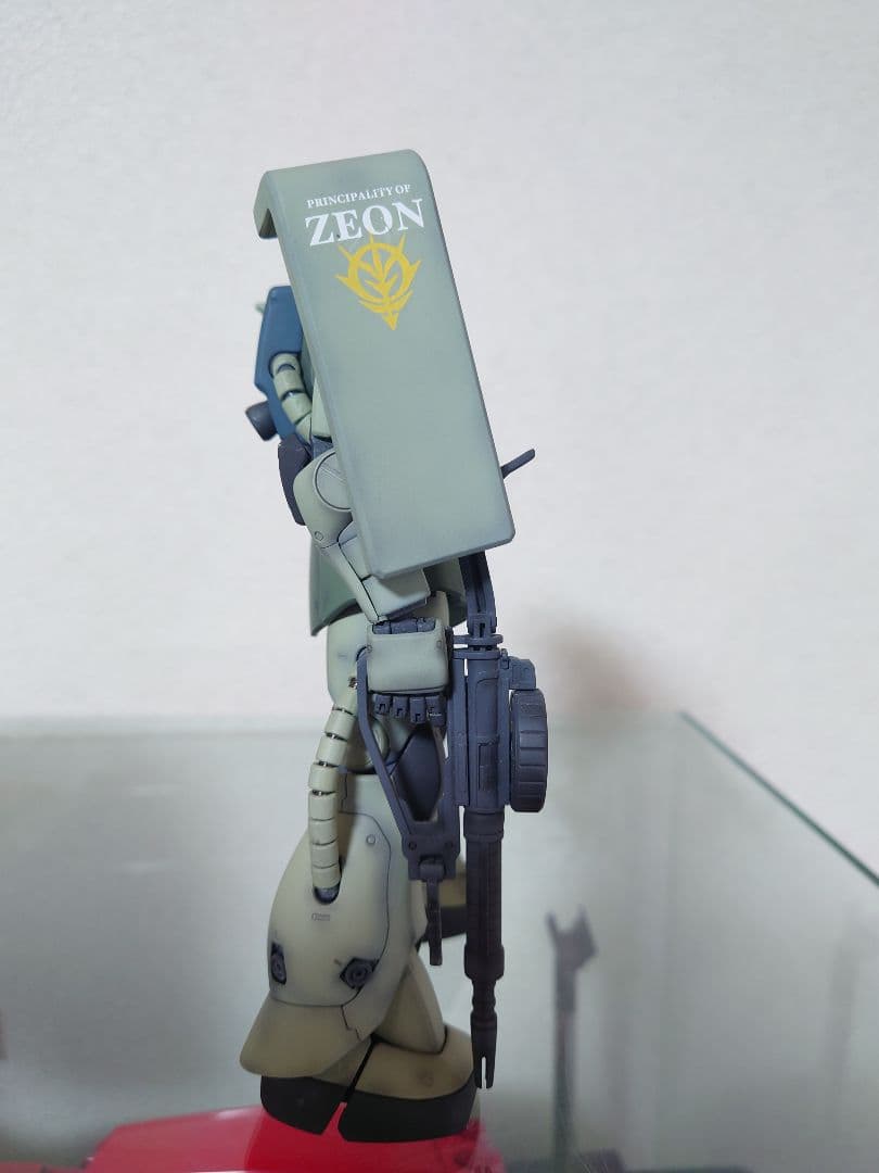 1/100量産型ザクプラモデル完成品