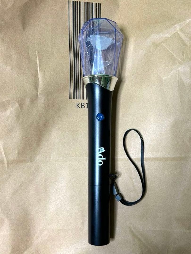 Ado DOME TOUR 2025 よだか　ペンライト、SS席特典ブローチ