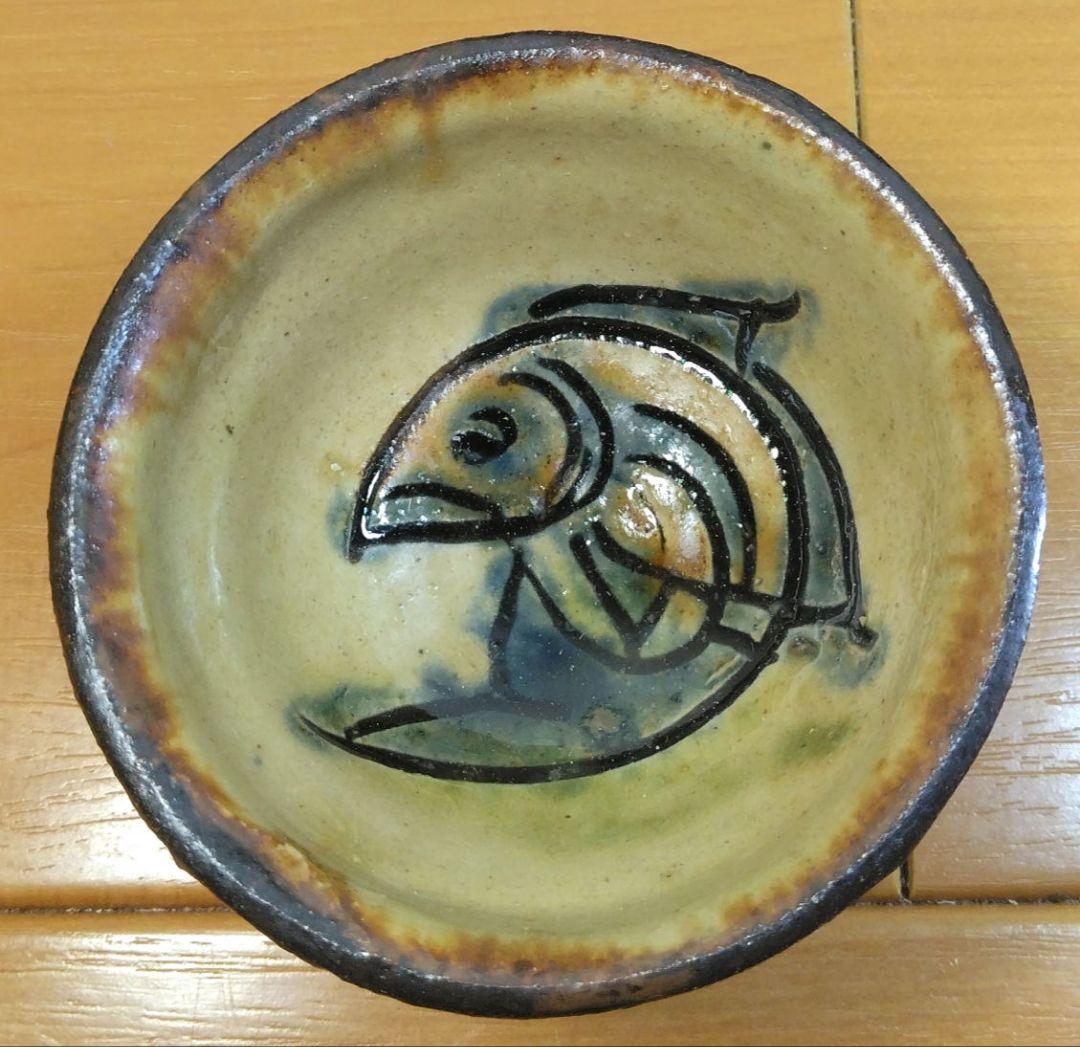 人間国宝 金城次郎 ぐい呑(魚紋ぐい呑）栞 共箱 壺屋焼 壷屋焼 やちむん 美品