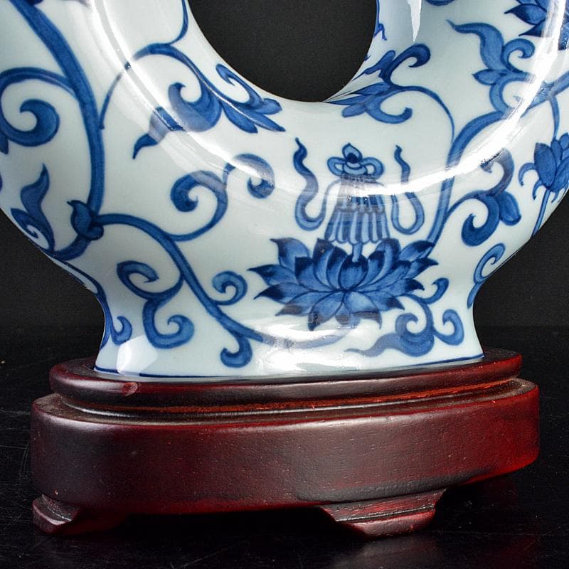 中国　大明成化年製　故宮博物院模造　青花　唐草文　龍持ち手　水注　VR7102B